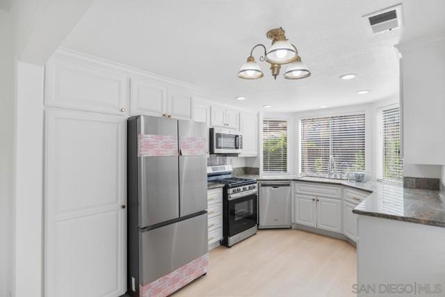 777 Erie Cir N, Milpitas CA: https://media.crmls.org/mediaz/8e605ed3-6c16-404f-b2d1-aef65ec51b4d.jpg