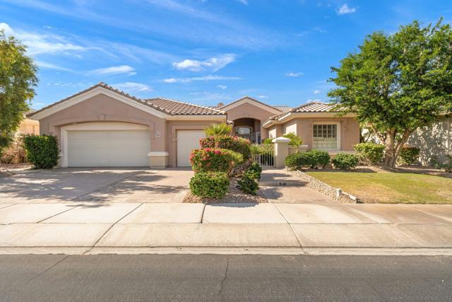 78586 Kensington Avenue, Palm Desert CA: https://media.crmls.org/mediaz/8e607faf-d0db-4744-bae2-a61fb4f52092.jpg
