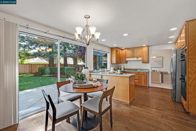 222 Scotts Mill Ct, Danville CA: https://media.crmls.org/mediaz/8e60f15b-cb65-40b3-b45b-68021fb99ac9.jpg