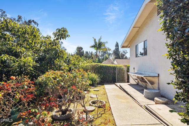 262 Crestwood Avenue, Ventura CA: https://media.crmls.org/mediaz/8e60fb1d-78ca-4bd4-a80b-d6971d13a74f.jpg