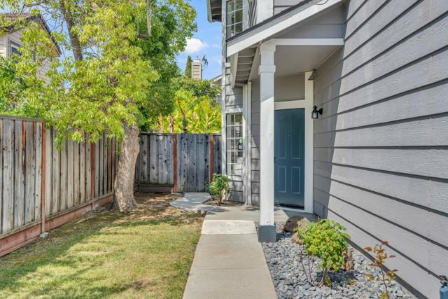 34307 Quartz Terrace, Fremont CA: https://media.crmls.org/mediaz/8e612bca-3bca-489c-be9a-69111ceeca41.jpg