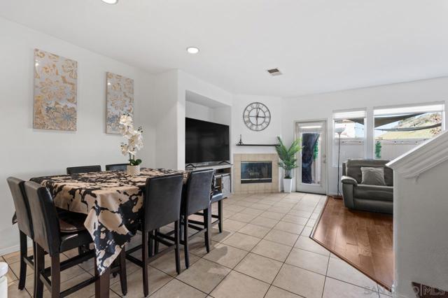 6373 Avenida De Las Vistas, San Diego CA: https://media.crmls.org/mediaz/8e61c174-41e6-40a1-8cbf-1f49874c0f69.jpg