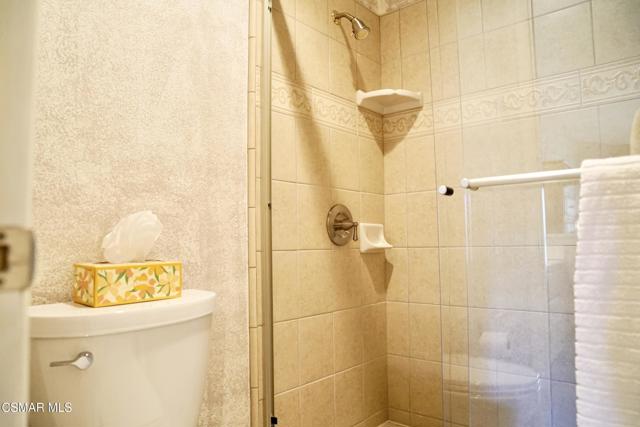 5824 Oak Bend Lane, Oak Park CA: https://media.crmls.org/mediaz/8e623eb0-006b-4461-80ce-a5d424e42cd6.jpg
