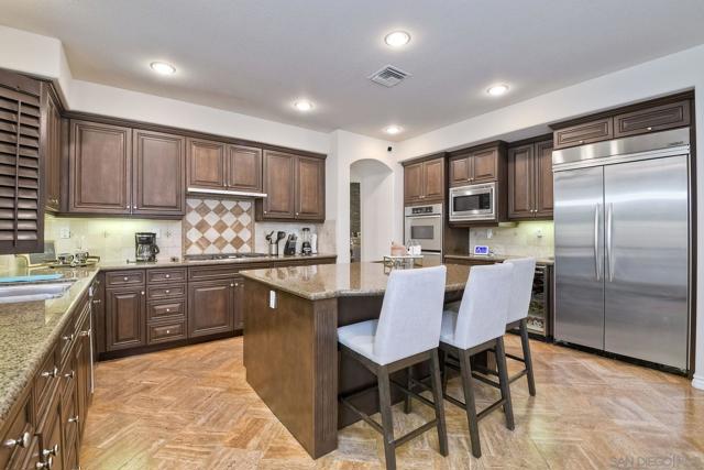 993 Hawthorne Creek Dr, Chula Vista CA: https://media.crmls.org/mediaz/8e63182b-3588-4ecd-9f87-ffdb5087fd0f.jpg