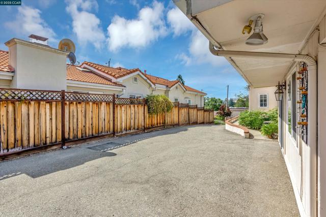 366 Ilo Lane, Danville CA: https://media.crmls.org/mediaz/8e63963c-39f1-4858-9e18-9054295158f6.jpg