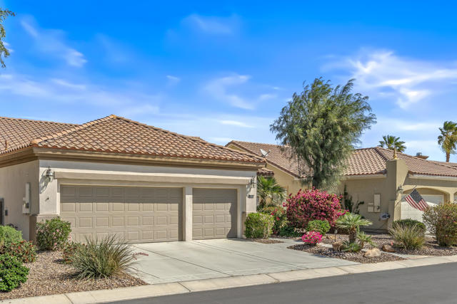 80132 Avenida Santa Olivia, Indio CA: https://media.crmls.org/mediaz/8e63aac4-7bdd-4872-9860-1c16ae9ea3e0.jpg