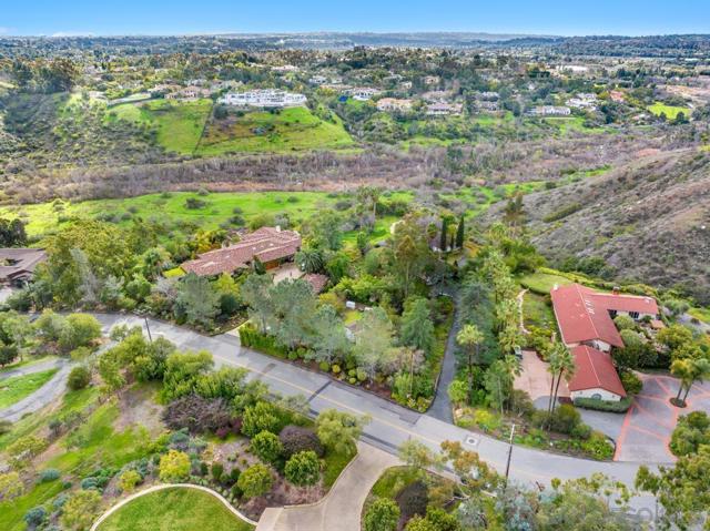 16574 Zumaque, Rancho Santa Fe CA: https://media.crmls.org/mediaz/8e63c392-9307-4c07-a0b3-36d1c9f3fcdc.jpg