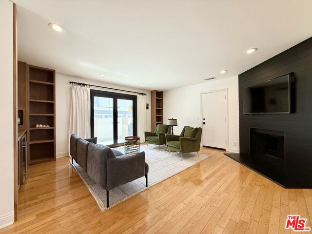 2008 Belmont Lane, Redondo Beach CA: https://media.crmls.org/mediaz/8e63efb8-6287-414d-989f-67ce71f7c412.jpg