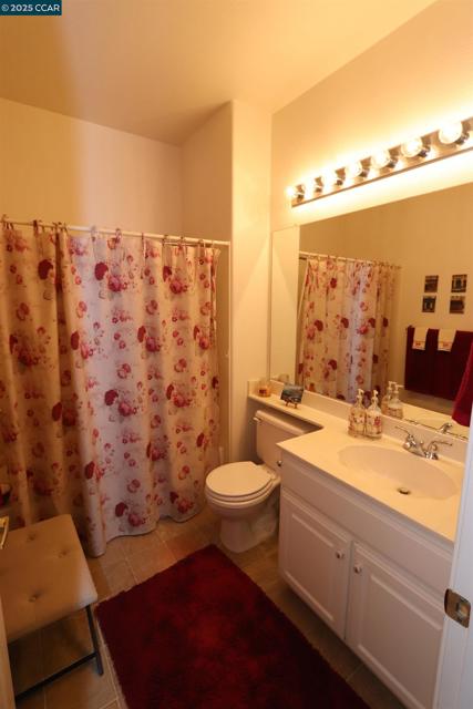 290 Black Amber Way, Brentwood CA: https://media.crmls.org/mediaz/8e6506c7-d5b8-478a-a386-4e7fb400e6ae.jpg