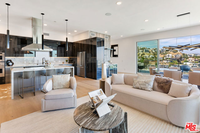 8654 Hollywood Boulevard, Los Angeles CA: https://media.crmls.org/mediaz/8e654c21-8b69-4aca-b1a2-ffffe63150e8.jpg