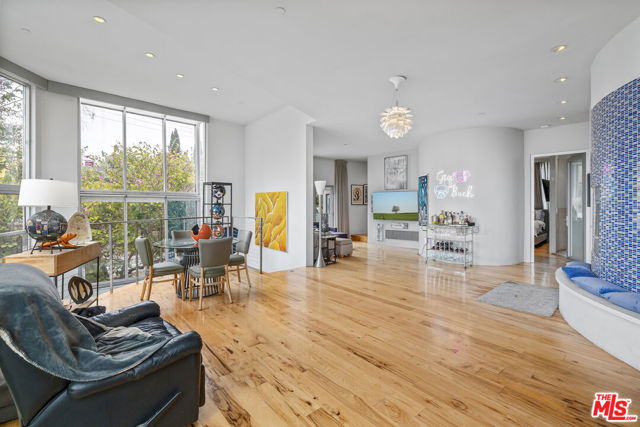 801 Westbourne Drive, West Hollywood CA: https://media.crmls.org/mediaz/8e658067-7295-4b07-a505-e971a400dc7e.jpg