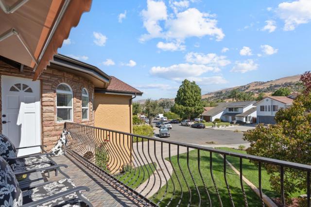 2859 Broken Oak Court, San Jose CA: https://media.crmls.org/mediaz/8e65bf23-9eb4-48d4-8969-eeba762ef6b2.jpg
