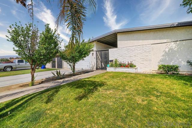 44784 Sherwood Drive, Indio CA: https://media.crmls.org/mediaz/8e660b12-5193-40cb-b3d6-86dbf29ae603.jpg