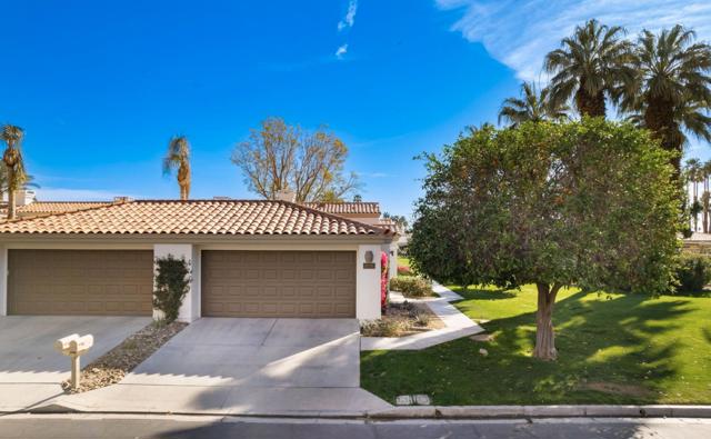 55730 Riviera, La Quinta CA: https://media.crmls.org/mediaz/8e66b685-e0c5-410b-8bdd-e93426aa8b40.jpg