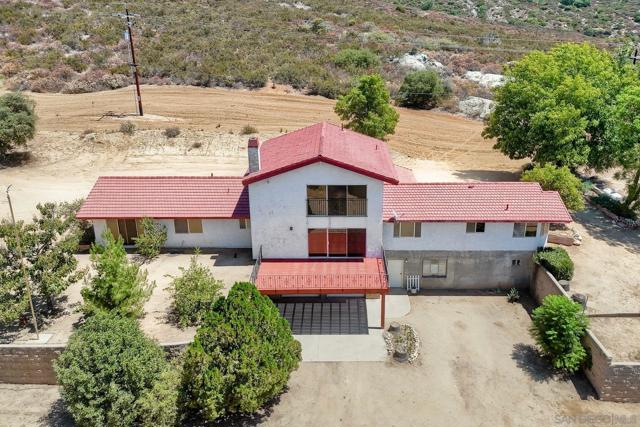 25861 E Old Julian Hwy, Ramona CA: https://media.crmls.org/mediaz/8e674ff7-774b-4cf1-bf43-0e3056b87876.jpg