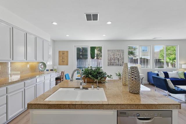 2342 Winchester Loop, Discovery Bay CA: https://media.crmls.org/mediaz/8e67ad71-d1be-4390-9a3f-1247304e270d.jpg