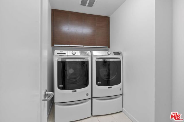 310 Washington Boulevard, Marina del Rey CA: https://media.crmls.org/mediaz/8e688e2c-4ddd-475f-9bfe-80f01feb3b75.jpg