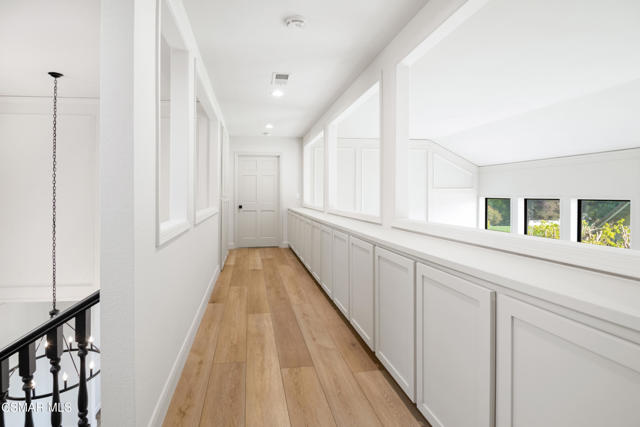 4212 Par Five Drive, Westlake Village CA: https://media.crmls.org/mediaz/8e688e73-0394-4075-858b-44fe911986f4.jpg