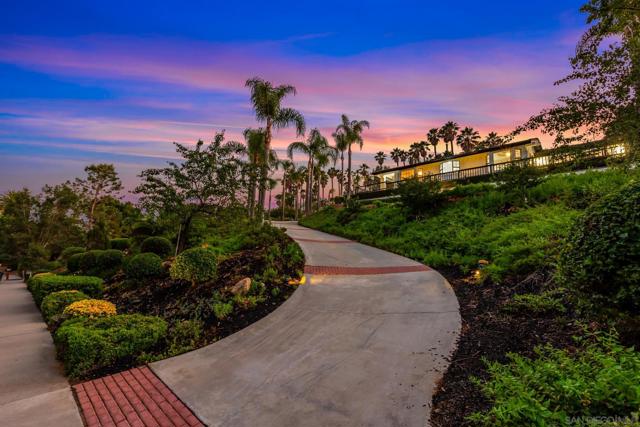 1677 S Hill Ave, Fallbrook CA: https://media.crmls.org/mediaz/8e689d0d-424a-4ec8-bec2-d87720a95410.jpg