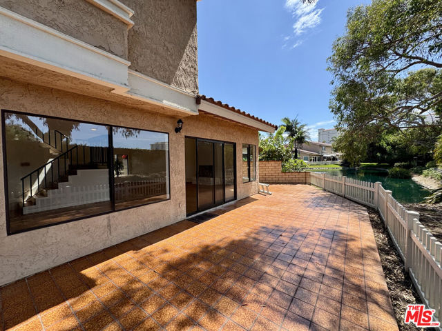 7756 Sailboat Circle, Huntington Beach CA: https://media.crmls.org/mediaz/8e6a763a-9fa6-411e-803f-6b99a7f98845.jpg