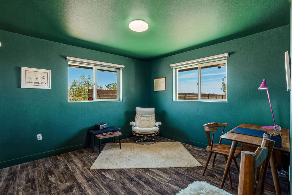 https://media.crmls.org/mediaz/8e6ab4d4-a13b-4bd7-98db-dbc924544b7b.jpg?preset=X-Large