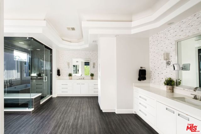 6 Bed Home for Sale in Calabasas, California