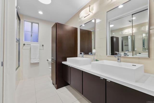 Detail Gallery Image 21 of 38 For 521 Arbor Dr #105,  San Diego,  CA 92103 - 2 Beds | 2/1 Baths