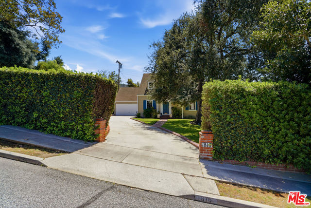 1816 Rosita Drive, Glendale CA: https://media.crmls.org/mediaz/8e6c7a8f-26db-4d75-948e-8b149b0f420e.jpg