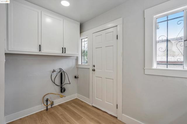 865 40th, Oakland CA: https://media.crmls.org/mediaz/8e6cd6c8-59fd-4775-b320-34bc89da794e.jpg