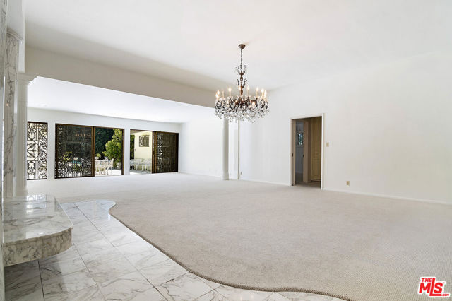 180 N Highland Avenue, Los Angeles CA: https://media.crmls.org/mediaz/8e6d8cdc-e9a9-406f-9618-23c94aeacc6f.jpg