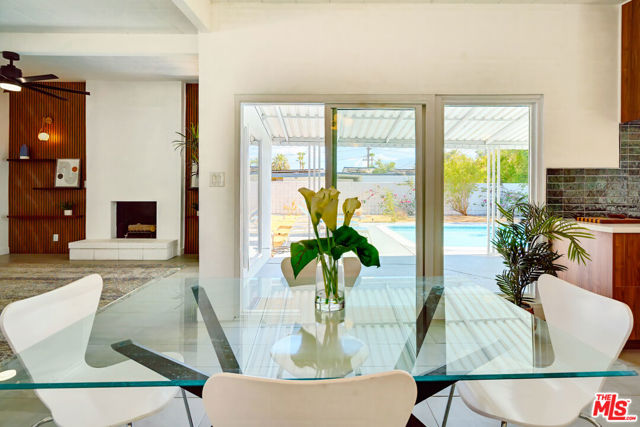 547 N Farrell Drive, Palm Springs CA: https://media.crmls.org/mediaz/8e6da4e9-05b1-4cf9-9439-11f3f2c1ebf9.jpg