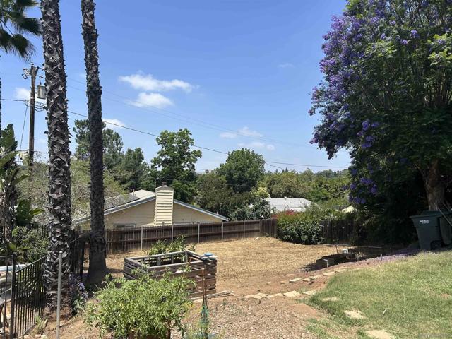 1190 Robertson Dr, Escondido CA: https://media.crmls.org/mediaz/8e6ea099-29e7-4ccf-b531-46c0d36442c1.jpg