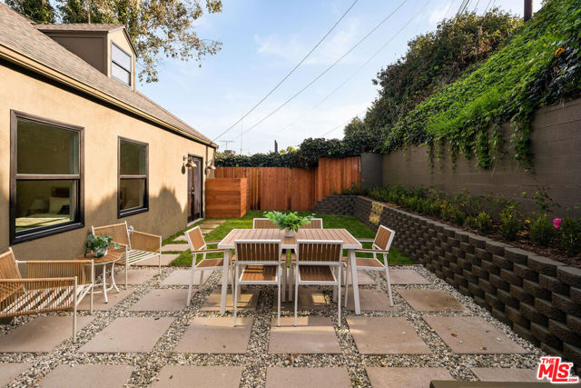 5103 Parkglen Avenue, Los Angeles CA: https://media.crmls.org/mediaz/8e704fae-ee34-4cd5-adba-d97ae7df60aa.jpg