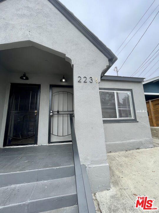 223 Lake Shore Terrace, Los Angeles CA: https://media.crmls.org/mediaz/8e708425-e7dc-4007-a8e3-7d08da5b8066.jpg