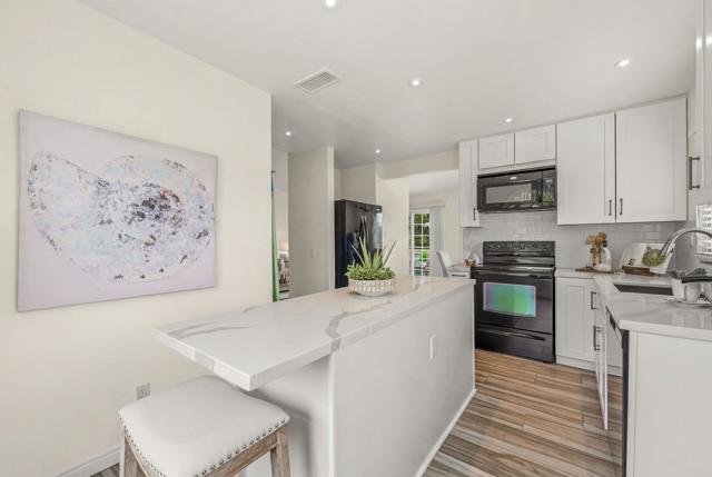 Detail Gallery Image 12 of 32 For 2807 Valley Vista Way, Oceanside,  CA 92054 - 2 Beds | 2/1 Baths