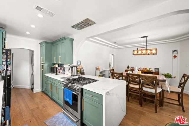 3871 Roxton Avenue, Los Angeles CA: https://media.crmls.org/mediaz/8e719304-9fb1-4439-a416-cb4c969dcb5a.jpg