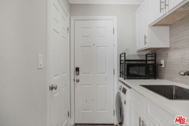 19753 Jeffrey Place, Woodland Hills CA: https://media.crmls.org/mediaz/8e71f422-2b12-409e-9e2a-9fd5aba05246.jpg