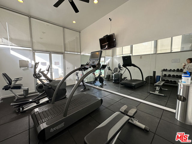 999 N Doheny Drive, West Hollywood CA: https://media.crmls.org/mediaz/8e724d98-04f1-45e1-9825-ecadf6b9f181.jpg