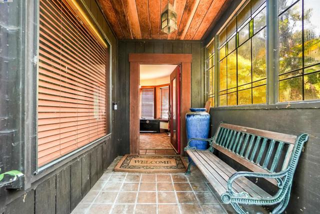21 Red Rock Way, San Rafael CA: https://media.crmls.org/mediaz/8e726ef4-088a-49f0-8ca7-314cdd34835a.jpg