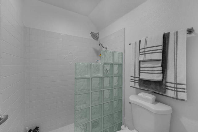 Image 17 of 35 For 2180 Palm Canyon Drive 34