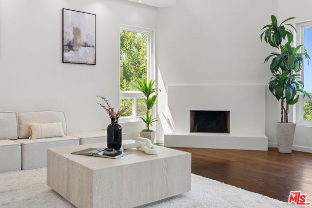 16755 Encino Hills Drive photo 8