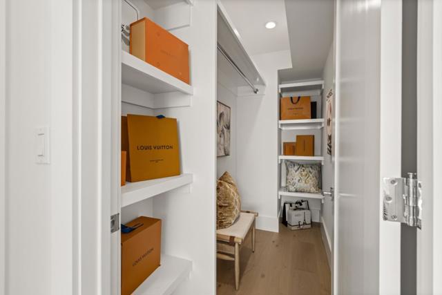 17 30th Street, San Francisco CA: https://media.crmls.org/mediaz/8e7382f5-6c3e-47bb-ad8d-8eb6d8eed254.jpg
