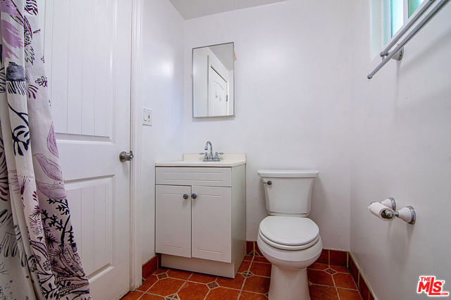 720 N Ogden Drive, Los Angeles CA: https://media.crmls.org/mediaz/8e742a49-556c-4e62-b453-0a930065b5ca.jpg