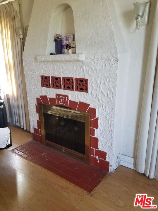 2132 W 84th Place, Los Angeles CA: https://media.crmls.org/mediaz/8e742efe-7103-4977-98c6-9b5e5b7cca6e.jpg