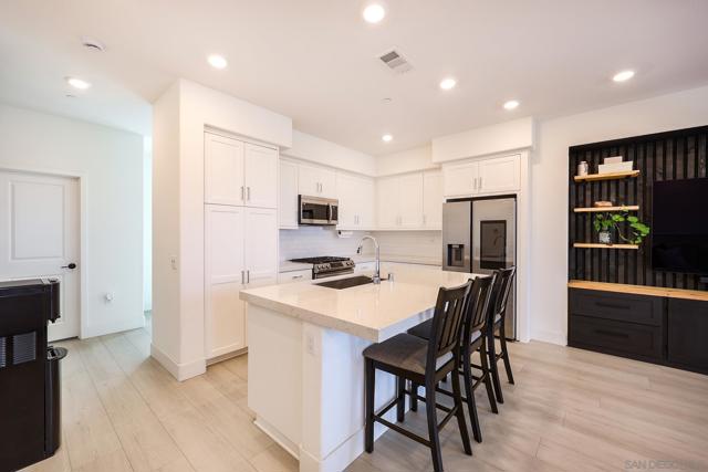 6861 Secano St, San Diego CA: https://media.crmls.org/mediaz/8e743ba8-6b9f-403d-9a42-1263fd1e5bb1.jpg