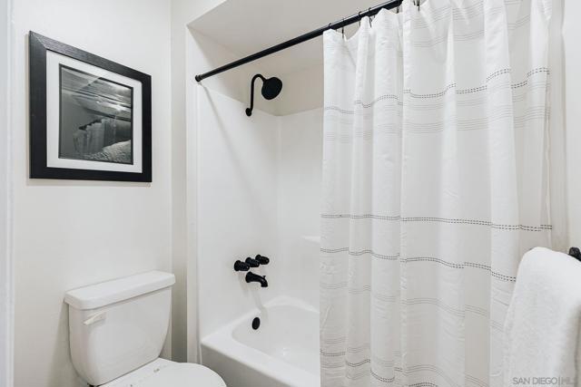 4652 Don Lorenzo Dr, Los Angeles CA: https://media.crmls.org/mediaz/8e75008f-f807-4cae-9c24-9a3fd3d75cb3.jpg