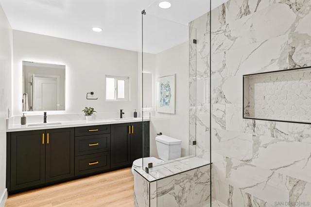 1160 Erica St, Escondido CA: https://media.crmls.org/mediaz/8e750b7a-356e-4ef6-82c3-b214e52289ff.jpg