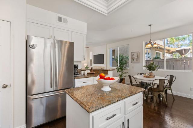 2490 Bear Rock Gln, Escondido CA: https://media.crmls.org/mediaz/8e754f94-1039-458a-a9a6-f5058691b9c3.jpg