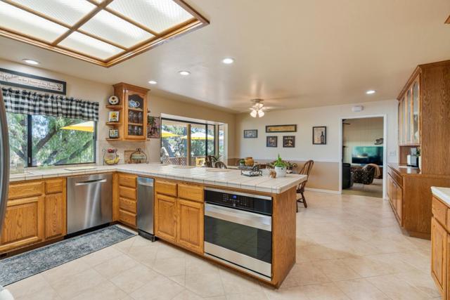 60 Terry Court, Hollister CA: https://media.crmls.org/mediaz/8e758ba6-2039-4869-9ad1-7c2a0865c8da.jpg