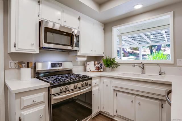 30180 Lilac Rd, Valley Center CA: https://media.crmls.org/mediaz/8e7594b2-940f-4bc6-b026-acb2b52eba53.jpg